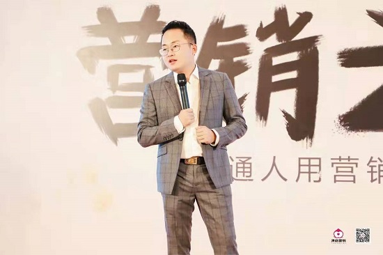 黄涛.jpg